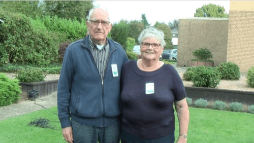 2015-opa-oma-zwaaien.gif