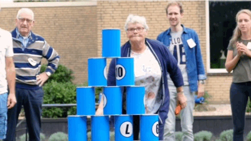 2016-oma-gooien.gif